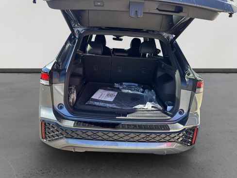 New 2026 Volkswagen Tiguan SE R-Line image 8