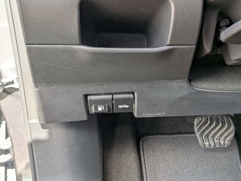 Used 2024 Nissan Kicks SV FWD image 34