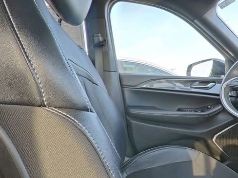 Used 2022 Jeep Grand Cherokee Altitude image 32