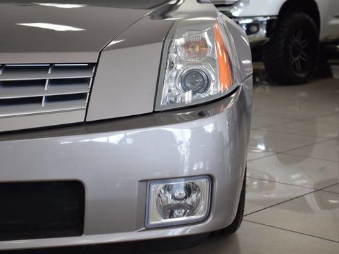 Used 2005 Cadillac XLR image 17