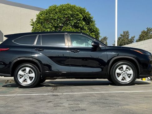Used 2023 Toyota Highlander L FWD image 6
