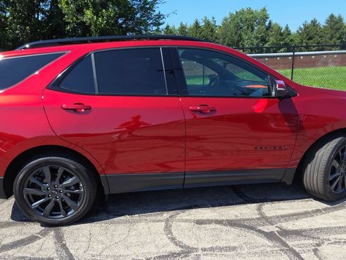 Used 2022 Chevrolet Equinox RS w/ Infotainment Package FWD image 9