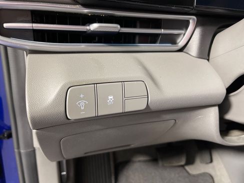 Certified 2024 Hyundai Elantra SEL FWD image 30