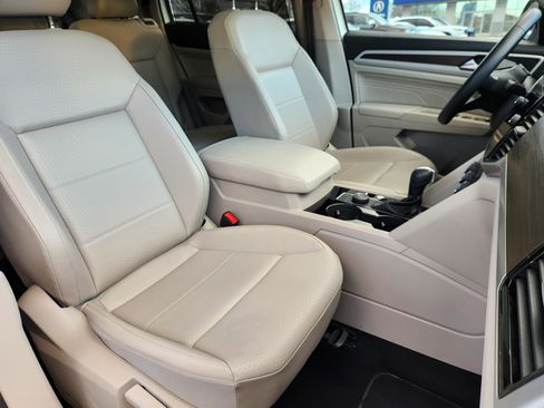 Certified 2023 Volkswagen Atlas SE w/ Panoramic Sunroof Package image 14