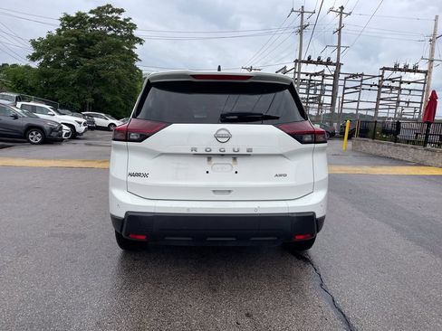 Used 2024 Nissan Rogue S AWD/4WD image 4