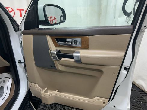 Used 2016 Land Rover LR4 HSE image 11