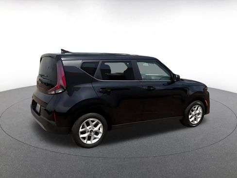 Used 2025 Kia Soul LX w/ LX Technology Package FWD image 14