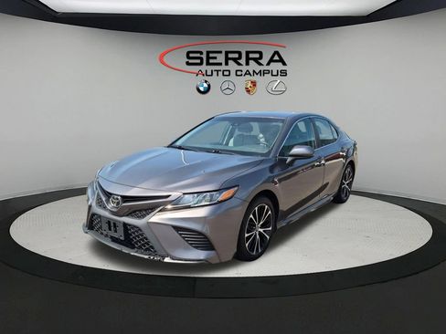 Used 2019 Toyota Camry SE FWD image 1