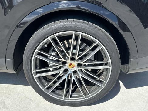 Certified 2021 Porsche Cayenne Coupe w/ Driver Memory Package image 8