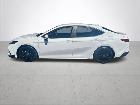 Used 2025 Toyota Camry SE FWD image 10