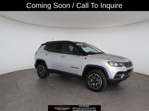 Used 2025 Jeep Compass Trailhawk AWD/4WD image 29