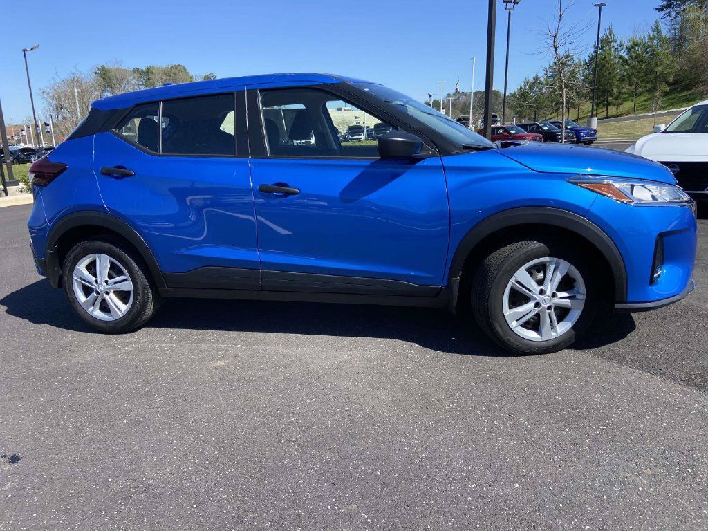 Used 2025 Nissan Kicks Play S FWD image 2