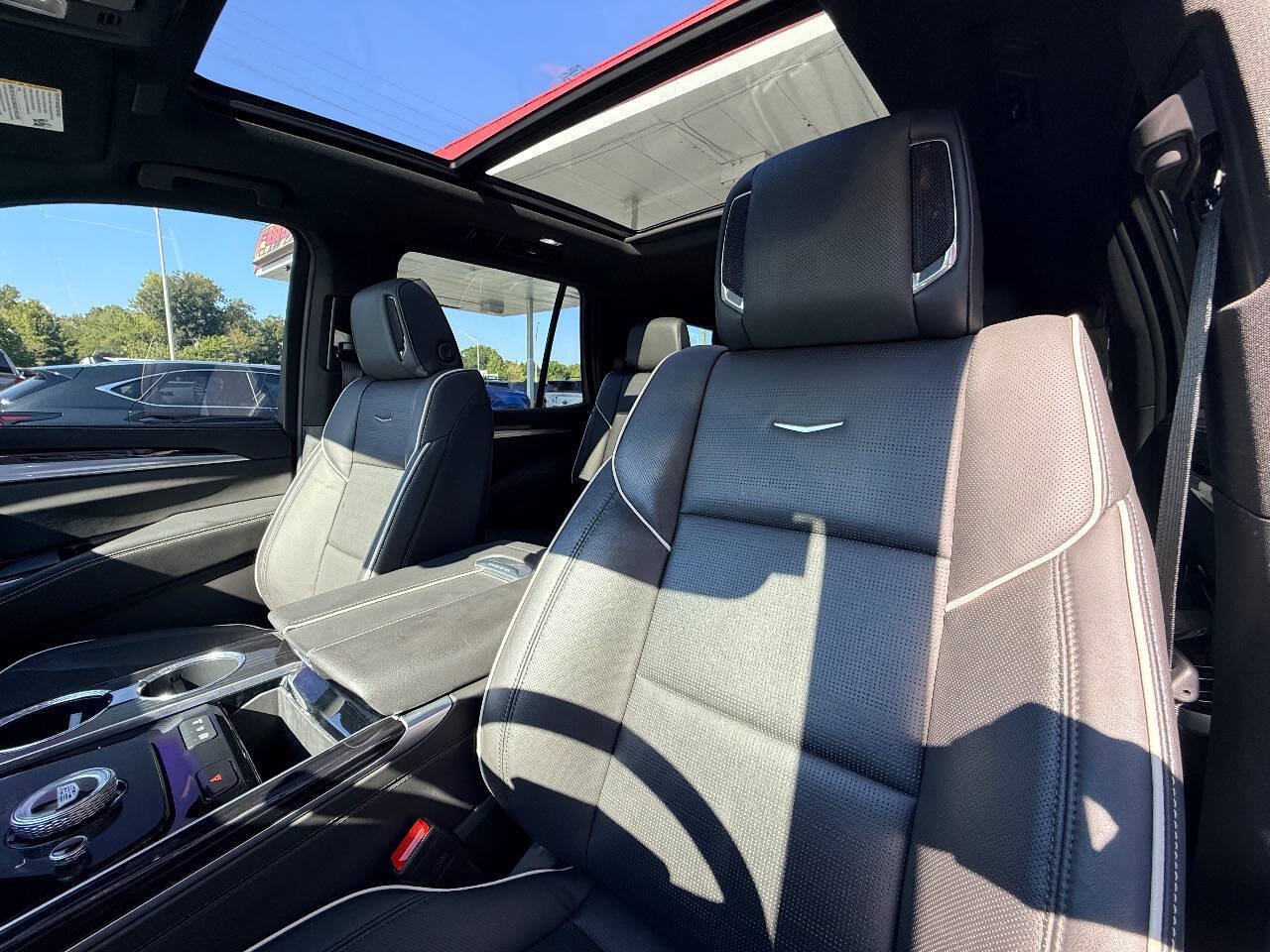 Used 2025 Cadillac Escalade Sport w/ Touring Package AWD/4WD image 34