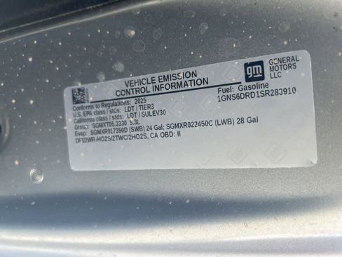 Used 2025 Chevrolet Suburban Z71 image 9