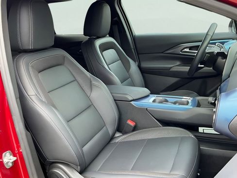 Used 2025 Chevrolet Equinox EV LT w/ Convenience Package FWD image 17