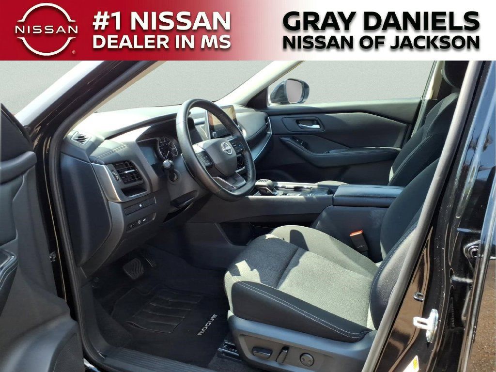 Used 2025 Nissan Rogue SV FWD image 24