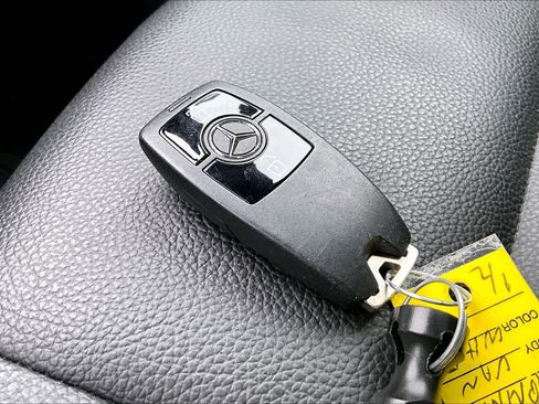 Used 2023 Mercedes-Benz Sprinter 2500 image 14