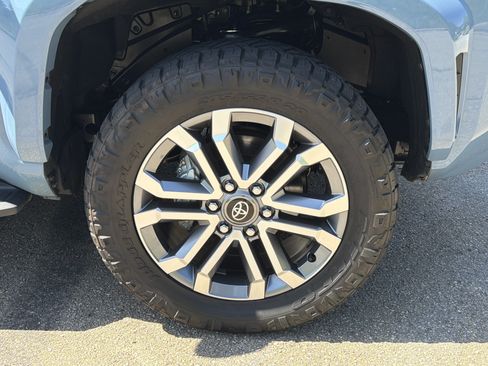 Used 2025 Toyota 4Runner Limited AWD/4WD image 12