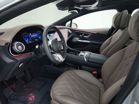 Used 2025 Mercedes-Benz EQE 500 4MATIC Sedan image 9