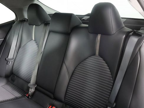 Used 2024 Toyota Camry SE image 32