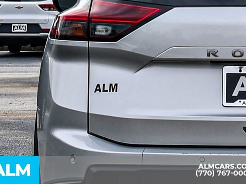 Used 2024 Nissan Rogue SV FWD image 12