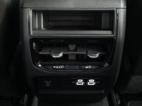 New 2025 Jeep Grand Cherokee Altitude image 25