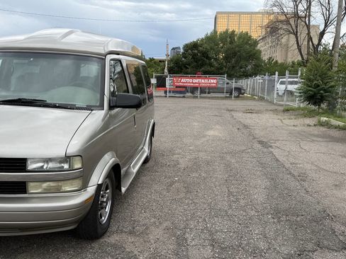 Used 2003 Chevrolet Astro AWD image 4