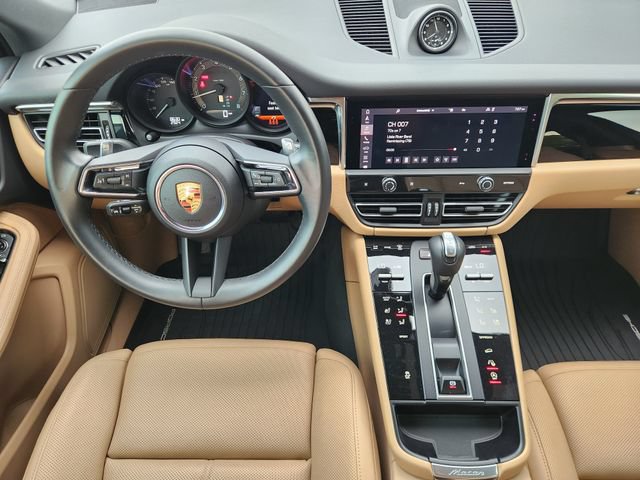 Used 2025 Porsche Macan AWD/4WD image 27