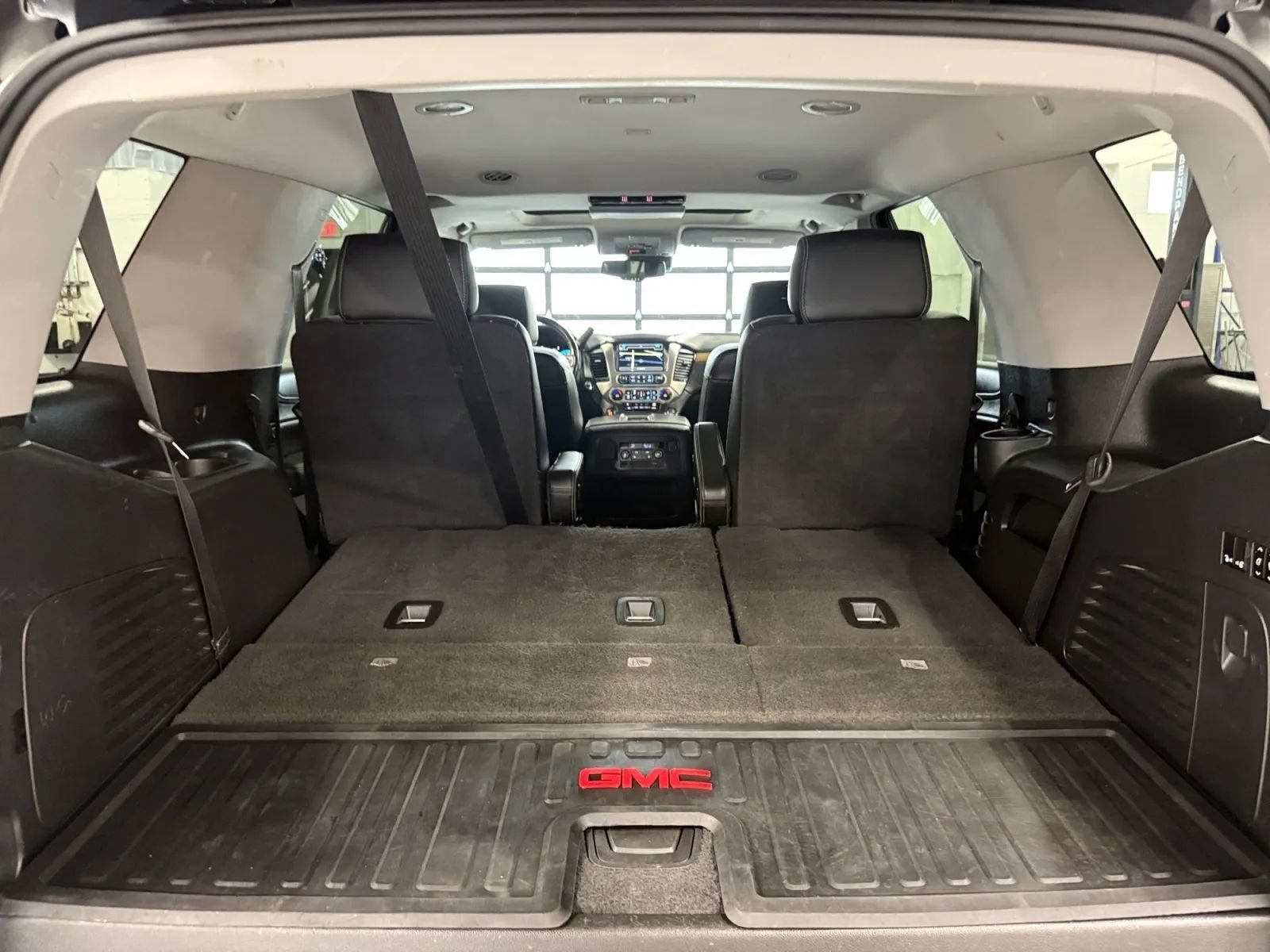 Used 2020 GMC Yukon Denali w/ Open Road Package AWD/4WD image 29