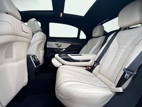 Used 2018 Mercedes-Benz S 560 Sedan image 23