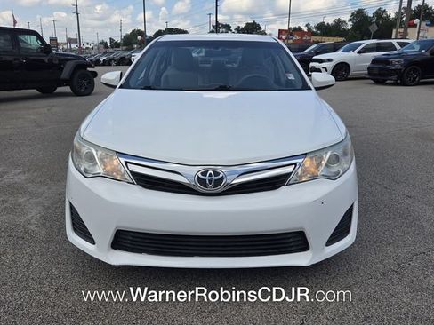 Used 2014 Toyota Camry LE FWD image 2