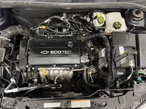 Used 2013 Chevrolet Cruze LS image 34