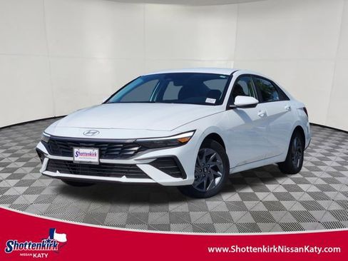 Used 2025 Hyundai Elantra Hybrid FWD image 1