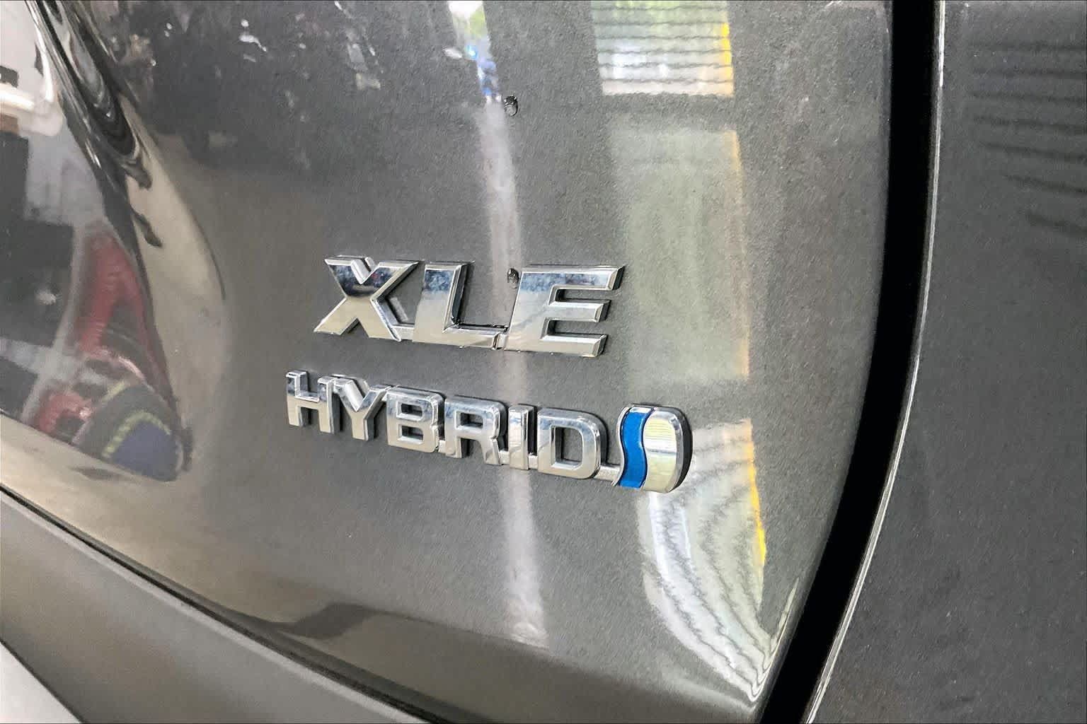 Used 2024 Toyota RAV4 XLE AWD/4WD image 10