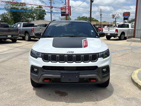Used 2025 Jeep Compass Trailhawk w/ Trailer Tow Group AWD/4WD image 2