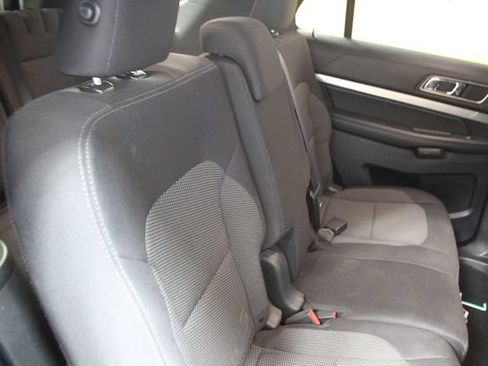 Used 2019 Ford Explorer XLT AWD/4WD image 11