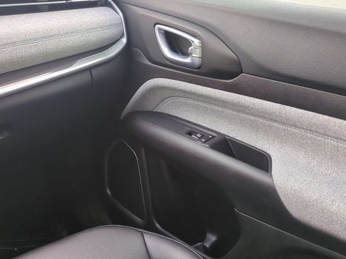 Used 2025 Jeep Compass Latitude AWD/4WD image 13