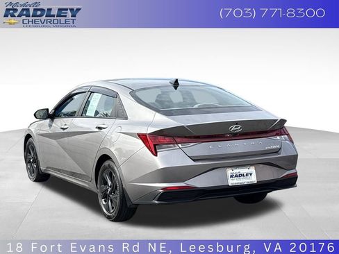 Used 2023 Hyundai Elantra Blue image 3