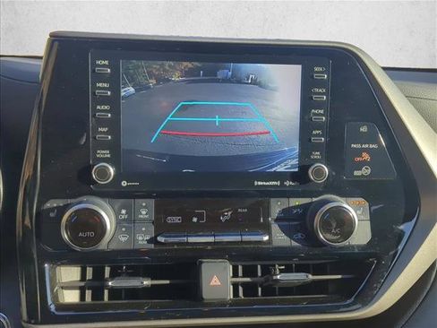 Used 2022 Toyota Highlander XLE image 14