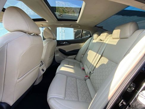 Used 2018 Nissan Maxima Platinum FWD image 11