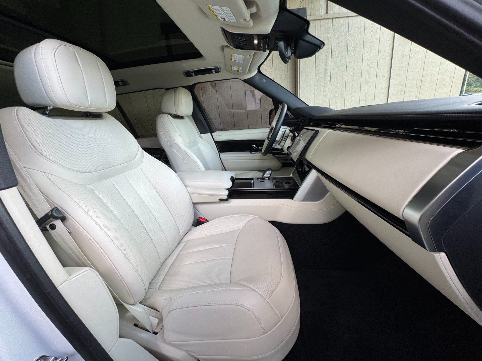Used 2025 Land Rover Range Rover SE AWD/4WD image 18