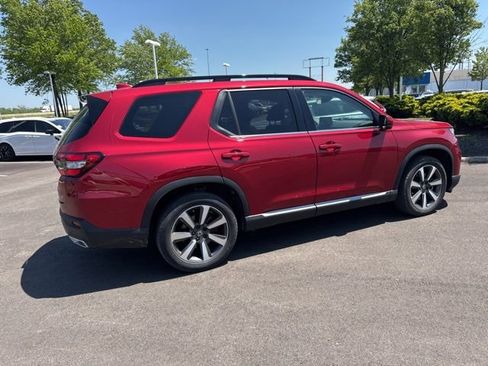 Used 2025 Honda Pilot Touring image 11