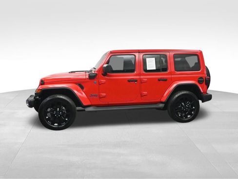 Used 2025 Jeep Wrangler Unlimited Sahara AWD/4WD image 2
