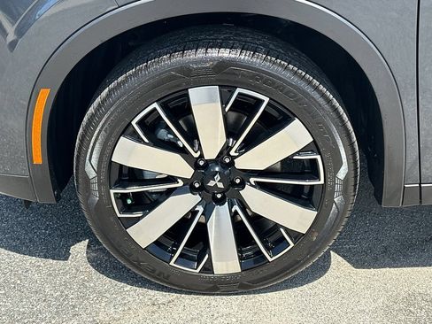 Used 2025 Mitsubishi Outlander SE FWD image 11