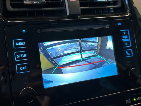 Used 2019 Toyota Prius XLE AWD/4WD image 14