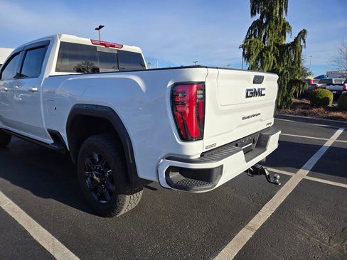 Used 2025 GMC Sierra 2500 AT4 w/ AT4 Premium Plus Package image 6