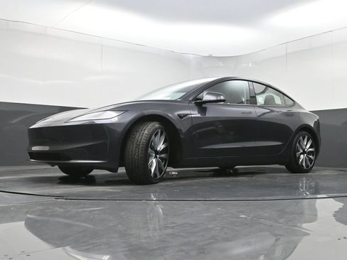 Used 2024 Tesla Model 3 Standard Range RWD image 25