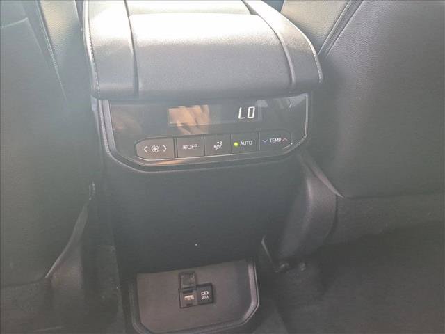Used 2020 Toyota Highlander XLE FWD image 17