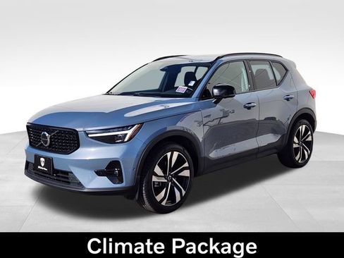 Certified 2023 Volvo XC40 B5 Ultimate w/ Climate Package image 5