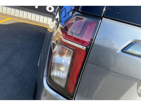 Used 2022 Chevrolet Suburban Z71 w/ Z71 Off-Road Package image 31